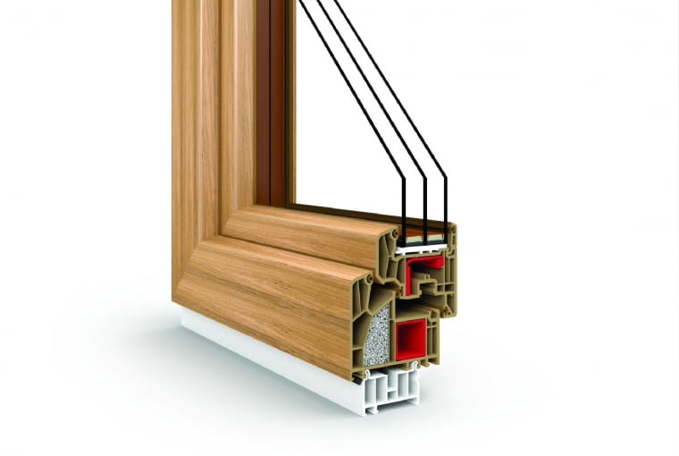 WYCENA FIRMY Vetrex www.vetrex.com.pl Propozycja 2. System: V90+, sześciokomorowe profle klasy A z klinem izolacyjnym, potrójny układ uszczelek (w tym środkowa) z EPDM Kolor: winchester Pakiet szybowy: dwukomorowy z ciepłą ramką Master therm; Ug = 0,5 W/(m2K), Lt = 72-74%; okucia Roto NT Designo z ukrytymi zawiasami, trzy zaczepy antywyważeniowe w skrzydle, klamka Swing Secustik, stopniowany uchył lub blokada błędnego położenia klamki, stabilizator uchyłu, mikrowentylacja; Uw = 0,73-0,89 W/(m2K) Cena: 13 919,64 zł