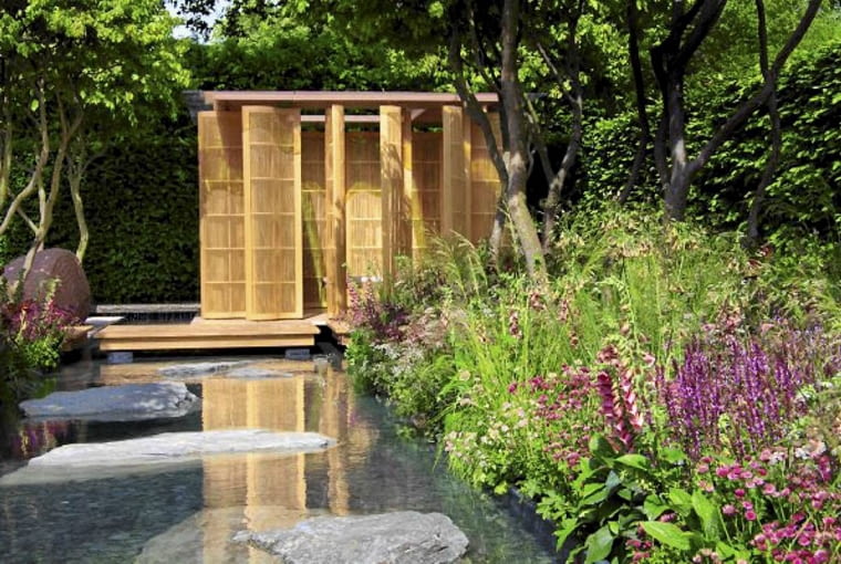 Aranżacje ogrodów. 25.05.2011 LONDYN CHELSEA FLOWER SHOW NA ZDJECIU OGROD POKAZOWY ALEJKA , SCIEZKA , OCZKO WODNE DLA CZASOPISMA FOT. ARKADIUSZ SCICHOCKI / AGENCJA GAZETA SLOWA KLUCZOWE: OGROD