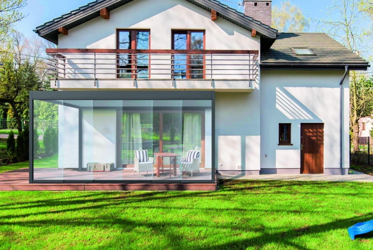 Pergole nie tylko chronią przed zmiennymi warunkami atmosferycznymi, ale również nadają przestrzeni stylowy charakter. Dzięki nim możemy stworzyć zarówno przytulne miejsce do odpoczynku, jak i funkcjonalną przestrzeń do spotkań towarzyskich Pergole nie tylko chronią przed zmiennymi warunkami atmosferycznymi, ale również nadają przestrzeni stylowy charakter. Dzięki nim możemy stworzyć zarówno przytulne miejsce do odpoczynku, jak i funkcjonalną przestrzeń do spotkań towarzyskich