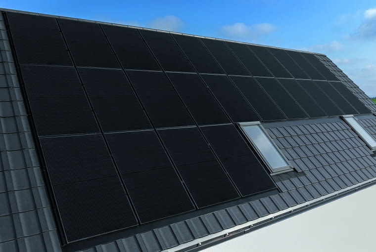 Dachówka w zestawieniu z systemem fotowoltaicznym to doskonały wybór dla tych, którzy marzą o eleganckim i minimalistycznym wyglądzie swojego dachu Dachówka w zestawieniu z systemem fotowoltaicznym to doskonały wybór dla tych, którzy marzą o eleganckim i minimalistycznym wyglądzie swojego dachu