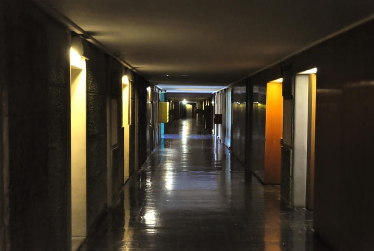 Jednostka Marsylska, proj. Le Corbusier - "wewnętrzna ulica" czyli korytarz
