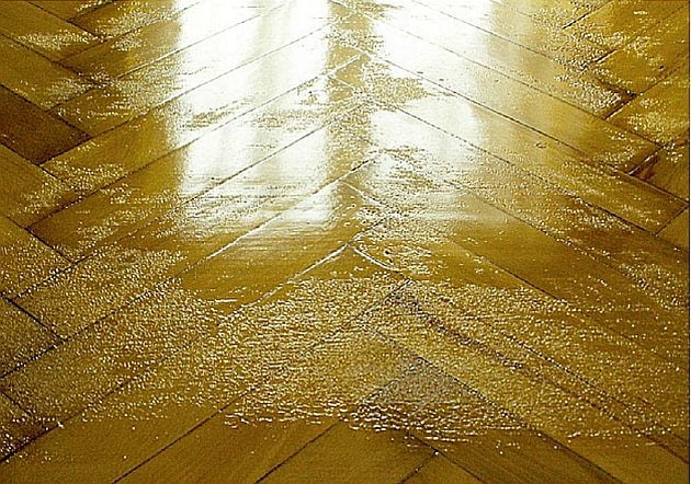 Pęcherze na powierzchni lakieru odbiór posadzki