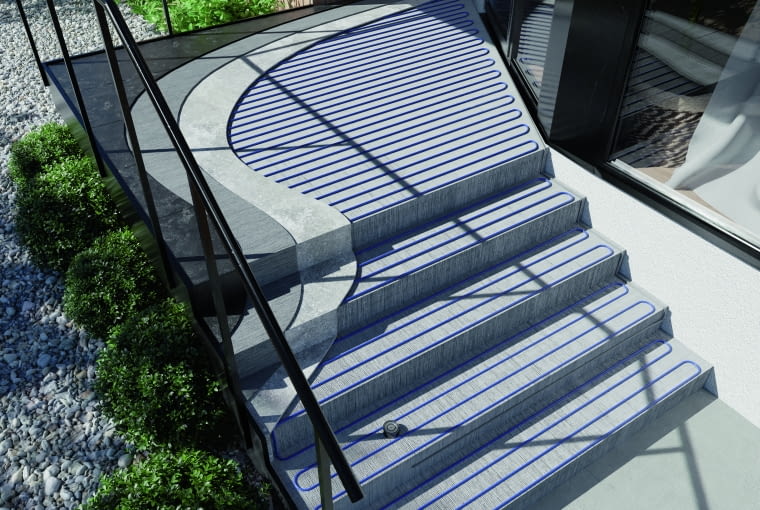 Jak chronić zimą rynny i rury spustowe oraz schody zewnętrzne i podjazdy przed śniegiem?