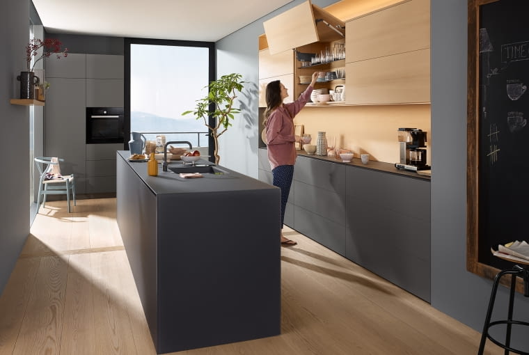 Jaki system otwierania szafek górnych wybrać? funkcjonalna kuchnia