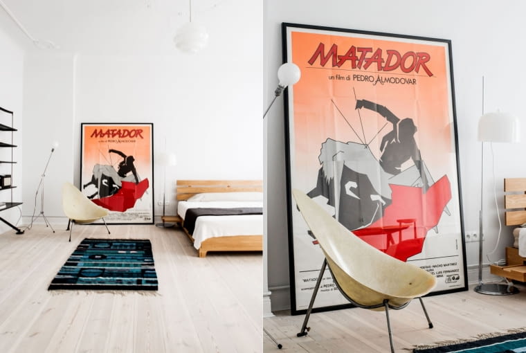 Fotel w sypialni zaprojektował Pierre Guariche (ponad 50 lat temu!). Kultowy design. Aż chciałoby się zasiąść w nim z dobrą książką. Fotel w sypialni zaprojektował Pierre Guariche (ponad 50 lat temu!). Kultowy design. Aż chciałoby się zasiąść w nim z dobrą książką.