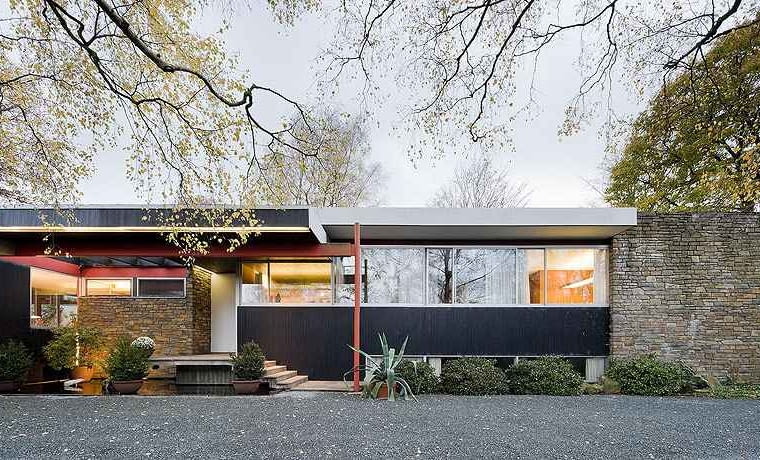 Pescher House, 1968 Ta willa powstała w Wuppertalu, mieście, w którym Neutra spędził ostatnie lata swego życia. Dziś to jednej z najlepiej zachowanych domów projektu słynnego modernisty w Europie. richard neutra, niemcy, modernizm, szwajcaria, wystawa, dom jednorodzinny