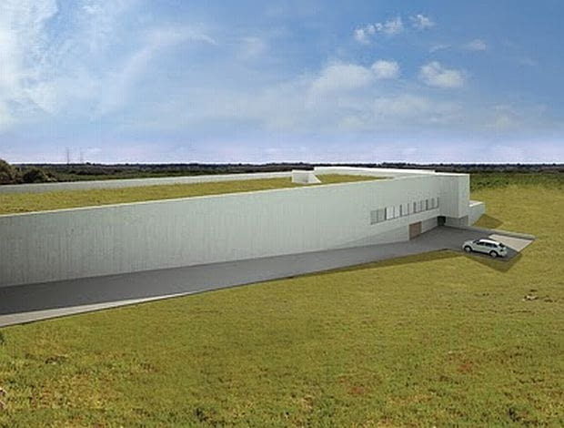 Niestety jak to czasem bywa, na drodze do realizacji projektu stanęły pewne przeciwności. Teren parku narodowego jest bowiem objęty restrykcyjnymi obostrzeniami dotyczącymi nowych budynków, a Cristiano nie dopilnował zebrania odpowiednich zezwoleń. Ostatecznie dwukondygnacyjny budynek został uznany przez inspektorów miejscowego samorządu za samowolę budowlaną. Willa dla Cristiano Ronaldo