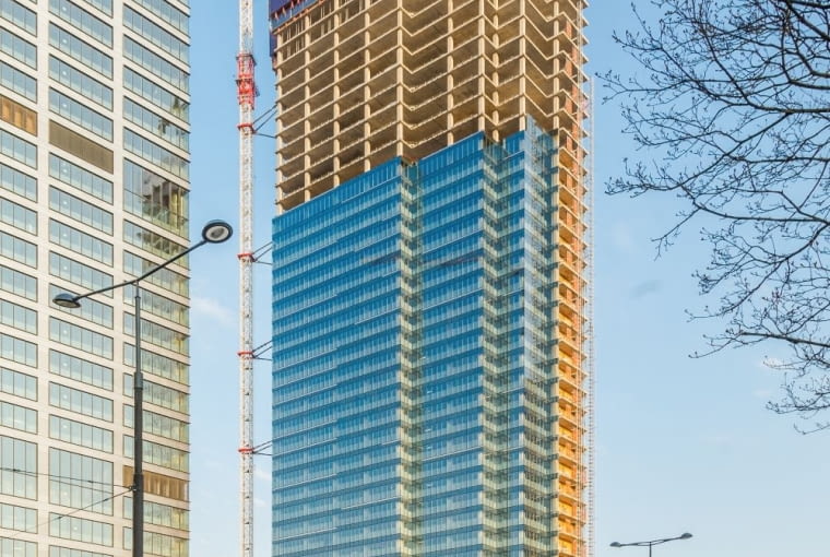 Smocza skóra na wieżowcu Warsaw UNIT w Warszawie