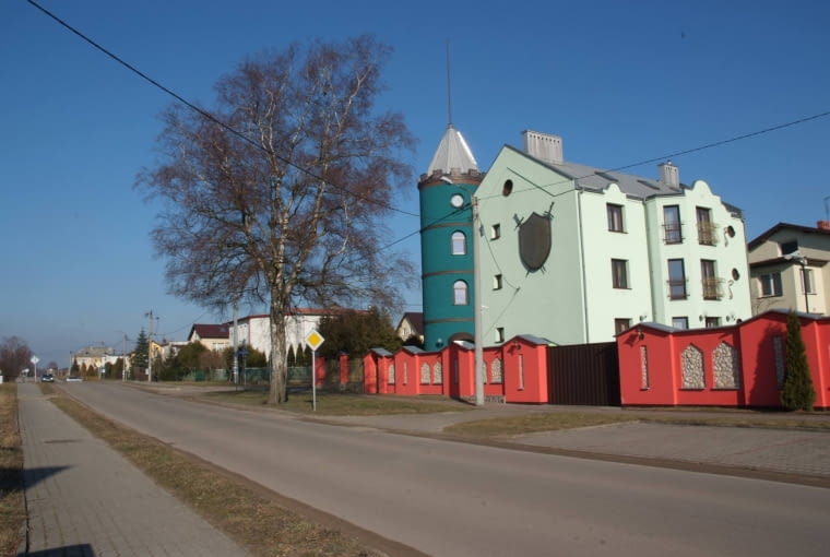 Kolorowa zabudowa Rybna (woj. warmińsko-mazurskie)