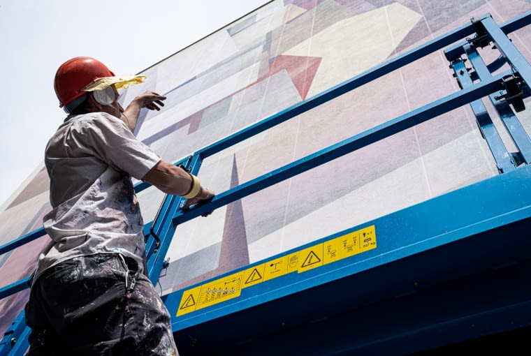 Mural na Stalowej 39 autorstwa Daniela „Chazme” Kalińskiego Mural na Stalowej 39 autorstwa Daniela „Chazme” Kalińskiego