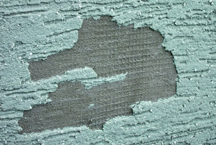 Łuszczący się tynk tynk