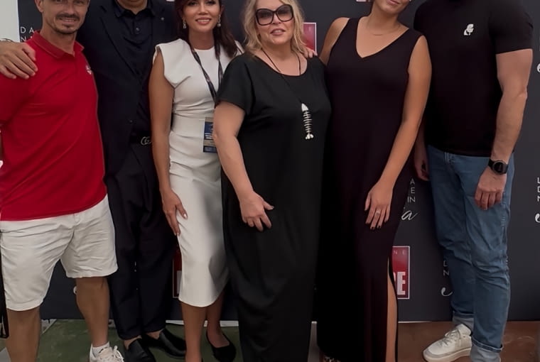 Od lewej: Radosław Szymanik wiceprezes Polskiego Związku Tenisowego, Marco Tentella PR Manager Cucine Lube IT, Joanna Symeryak PR Manager Cucine Lube PL, Magdalena Kujawska Agent Cucine Lube Polska, Anna Żabińska Manager Showroomu Cucine Lube w Gdyni, Sebastian Świderski prezes Polskiego Związku Piłki Siatkowej Od lewej: Radosław Szymanik wiceprezes Polskiego Związku Tenisowego, Marco Tentella PR Manager Cucine Lube IT, Joanna Symeryak PR Manager Cucine Lube PL, Magdalena Kujawska Agent Cucine Lube Polska, Anna Żabińska Manager Showroomu Cucine Lube w Gdyni, Sebastian Świderski prezes Polskiego Związku Piłki Siatkowej