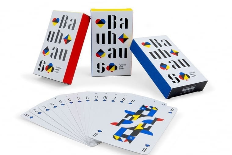 Takia kart do gry z motywami Bauhausu. Kupisz na pakolorente.com za 49,99 zł. Takia kart do gry z motywami Bauhausu. Kupisz na pakolorente.com za 49,99 zł.