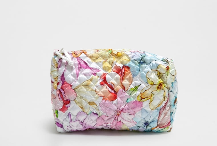ZARA Home: jedwabna kosmetyczka z nadrukiem w kwiaty. Cena: 79,90 zł. Zara Home, walentynki, pomysł na prezent