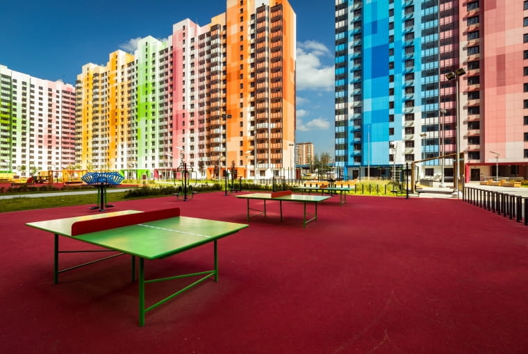 Metamorfoza osiedla z wielkiej płyty na osiedlu Dmitrowskaja Szosa w Moskwie. Metamorfoza osiedla z wielkiej płyty na osiedlu Dmitrovskoe Shosse w Moskwie.