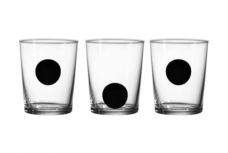 Black Red White: komplet szklanek zdobionych. Przeceniony z 14,99 zł na 6,99 zł. Black Red White, wyprzedaż, polecane produkty, dodatki, oryginalne dodatki, zakupy