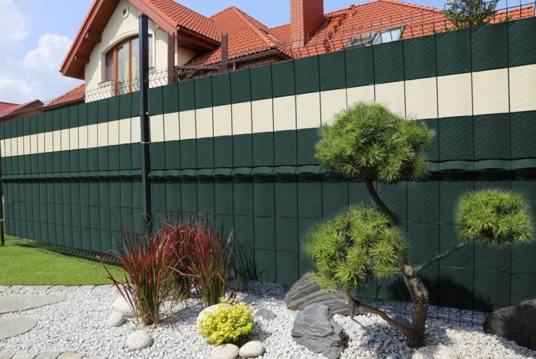Taśmy i maty ogrodzeniowe marki Decomat