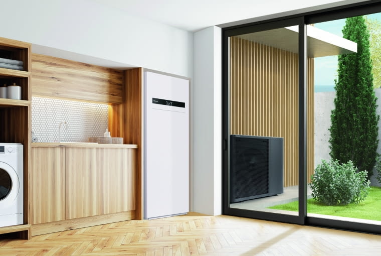 Korzystnie jest posadowić pompę ciepła blisko domu, dzięki czemu obie części urządzenia będą w pobliżu siebie. W efekcie mniej zapłacimy za montaż i eksploatację urządzenia Korzystnie jest posadowić pompę ciepła blisko domu, dzięki czemu obie części urządzenia będą w pobliżu siebie. W efekcie mniej zapłacimy za montaż i eksploatację urządzenia