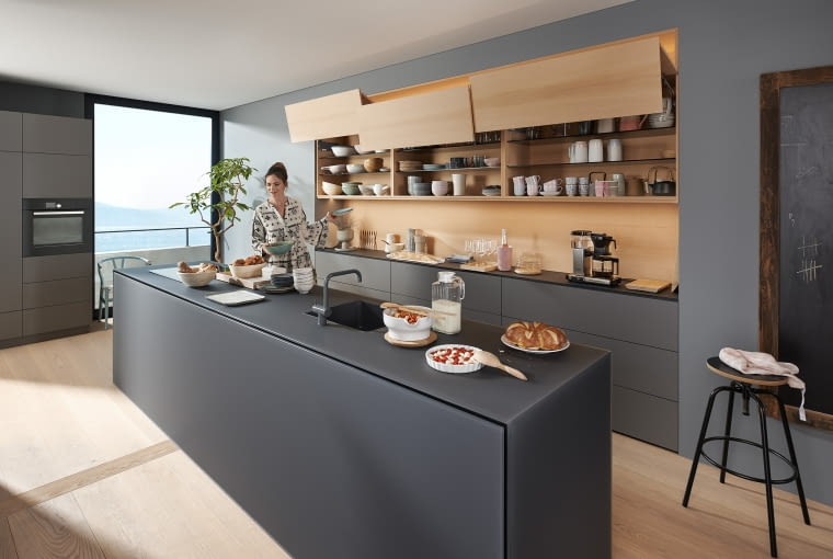 Szafki z podnośnikami AVENTOS Szafki z podnośnikami AVENTOS