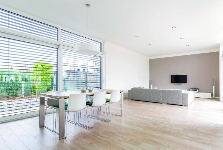 Żaluzje fasadowe pozwalają obniżyć temperaturę wnętrz nawet o 10°C przy temp. zewnętrznej sięgającej 35°C Żaluzje fasadowe pozwalają obniżyć temperaturę wnętrz nawet o 10°C przy temp. zewnętrznej sięgającej 35°C