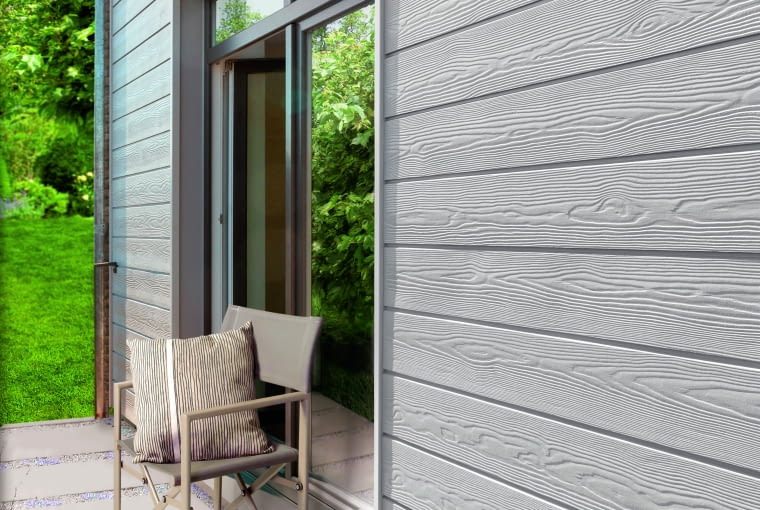 Wykonane z dbałością o najdrobniejszy szczegół deski włóknocementowe wiernie oddają wygląd drewna, są jednak odporne na szkodliwe działanie czynników atmosferycznych, gnicie, ataki owadów i gryzoni Wykonane z dbałością o najdrobniejszy szczegół deski włóknocementowe wiernie oddają wygląd drewna, są jednak odporne na szkodliwe działanie czynników atmosferycznych, gnicie, ataki owadów i gryzoni