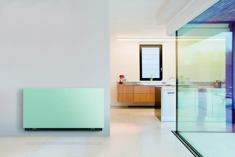 Urządzenie wyposażone w wymiennik ciepła z miedziano-aluminiowych lamelami oraz wbudowany wentylator, co zapewnia szybkie uzyskanie odpowiedniej temperatury we wnętrzach. Minimalistyczna obudowa klimakonwektora może być przemalowana