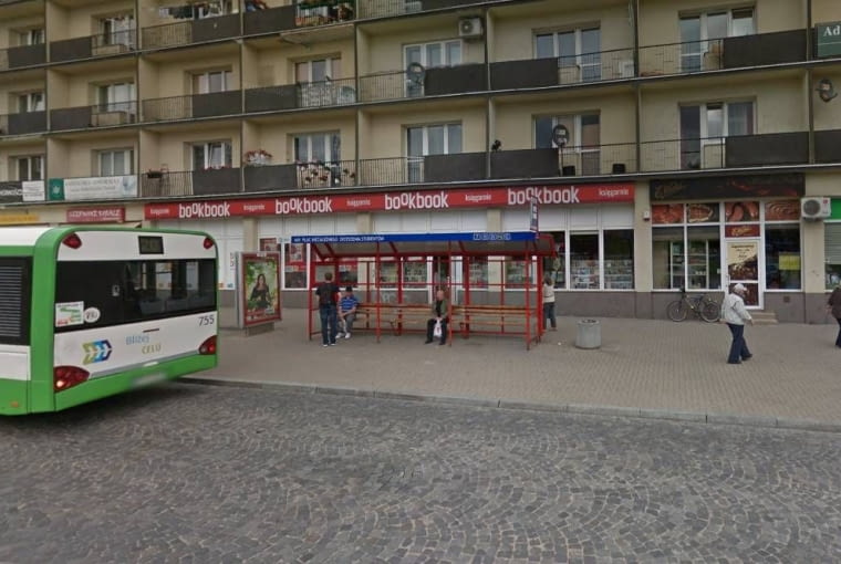 Przystanek na Placu Niezależnego Zrzeszenia Studentów w Białymstoku Projekt zielonych przystanków w Białymstoku