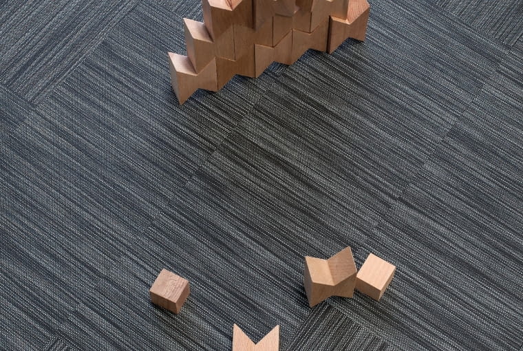 Tkane wykładziny winylowe – czym są i kiedy je stosować?