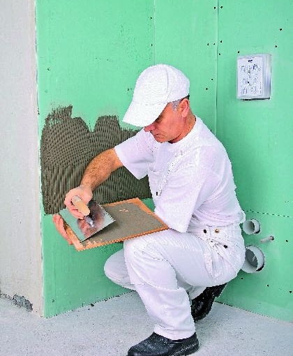 Na płyty gipsowo-kartonowe należy stosować kleje elastyczne klej do płytek, układanie płytek