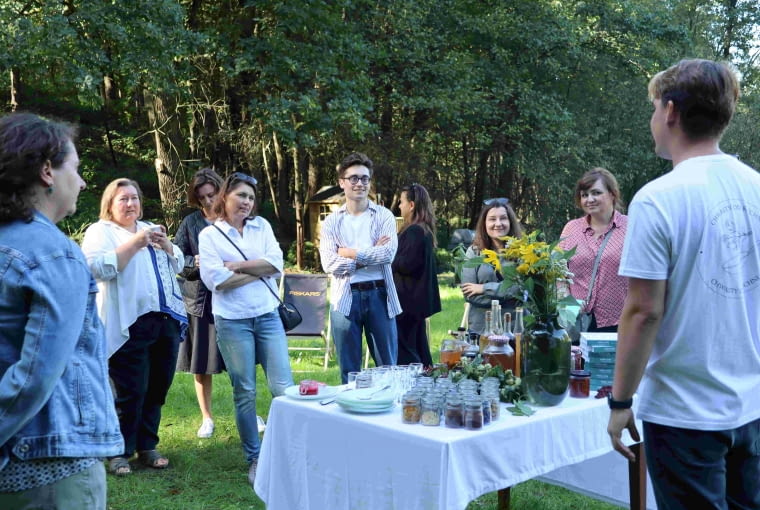 Prelekcja Piotra Ciemnego o dzikich roślinach w kuchni