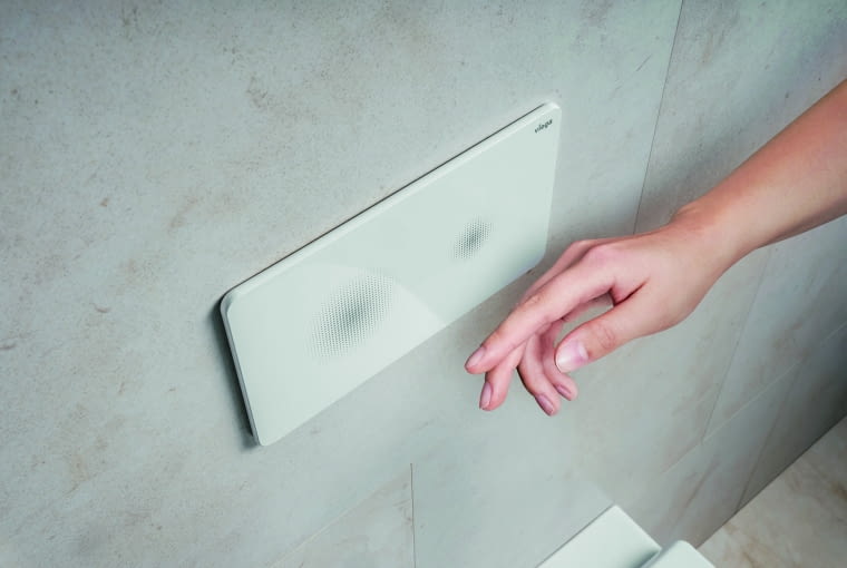 Biorąc szybki prysznic zamiast tradycyjnej długiej kąpieli, zużyjemy mniej wody, a to w połączeniu z innymi „oszczędnymi” nawykami przyniesie nam spore korzyści finansowe w postaci mniejszych rachunków za wodę Biorąc szybki prysznic zamiast tradycyjnej długiej kąpieli, zużyjemy mniej wody, a to w połączeniu z innymi „oszczędnymi” nawykami przyniesie nam spore korzyści finansowe w postaci mniejszych rachunków za wodę