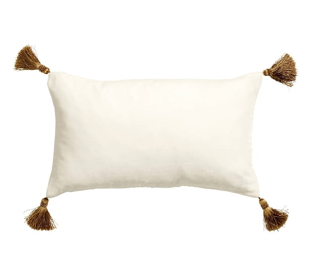 H&M Home: aksamitna poszewka na poduszkę (30x50 cm). Cena: 59,90 zł. H&M Home, nowości, dodatki, akcesoria, tekstylia