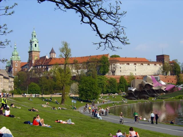 Kontrowersyjny projekt Franka Gehrego dla Wawelu prima aprislis, architektura, bryła