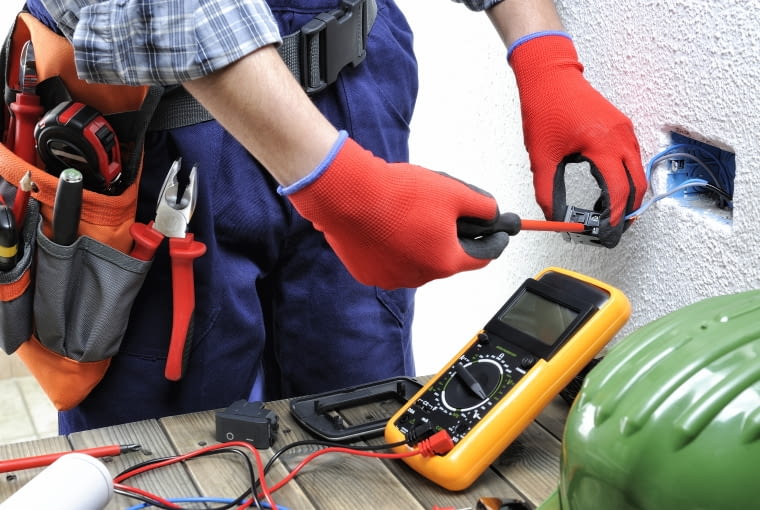 Przegląd instalacji elektrycznej w domu jednorodzinnym Przegląd instalacji elektrycznej w domu jednorodzinnym