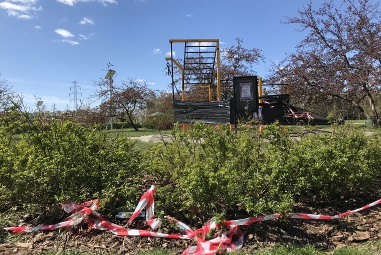 Taśmy - element architektury w dobie koronawirusa Taśmy - element architektury w dobie koronawirusa