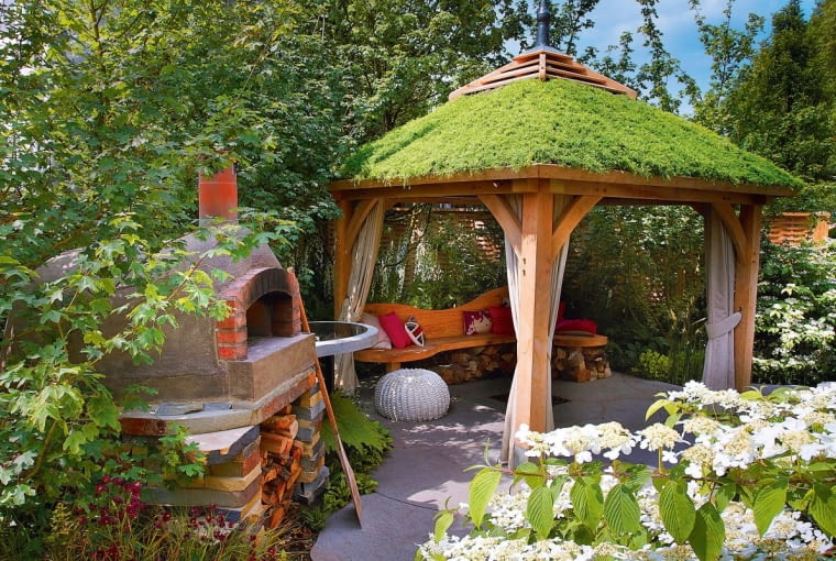 26.09.2012 WARSZAWA , OGROD - ZIELONY DACH ALTANY OBSADZONY ROSLINAMIDLA CZASOPISMA MAGNOLIAFOT. TATA STUDIO / TEL 0501255063PUBLIKACJA MAGNOLIA NR 11 (7) - 11 2012