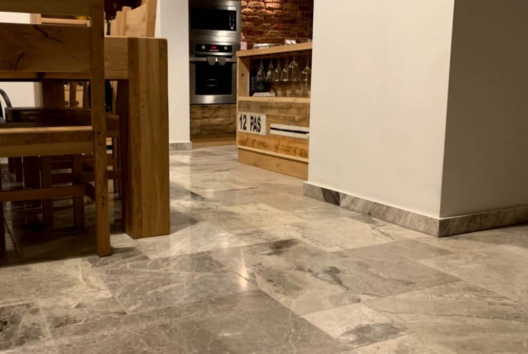 Płytki marmurowe atlantic grey bebnowane