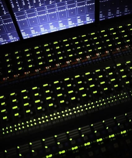 Studio filmowe zalicza się do jednych z najbardziej obiecujących na świecie, jako pierwsze w Polsce - otrzymało certyfikat Dolby Premier Studio, świadczący o najlepszej jakości usług 05.02.2010 ALWERNIA , WNETRZE JEDNEJ Z 13 KOPULEK - SALA PROJEKCYJNA Z CERTYFIKATEM DOLBY SURROUND W STUDIO FILMOWYM ALVERNIA STUDIOS , FOT. ADAM GOLEC / AGENCJA GAZETA
