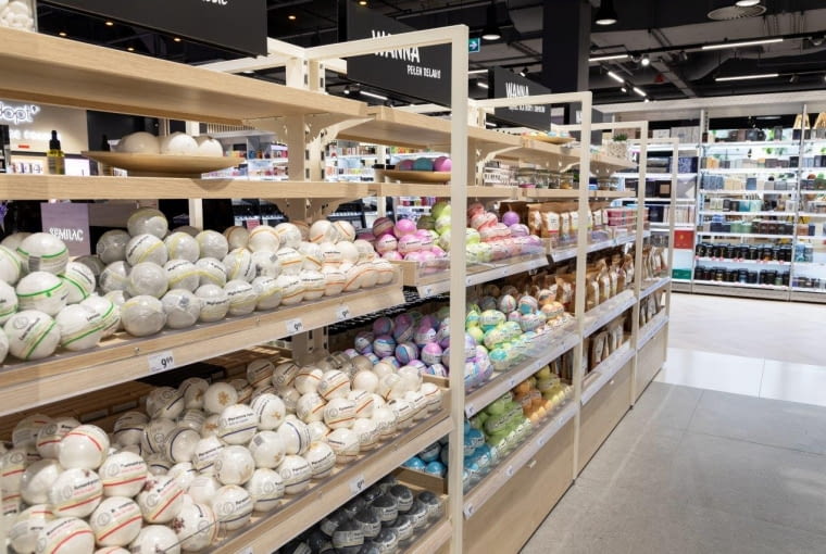 Flagowy Rossmann w Manufakturze. Proj. MUSU Flagowy Rossmann w Manufakturze. Proj. MUSU