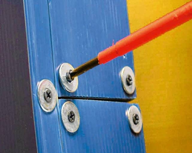 MEBLE BIURKO - RENOWACJA STYLIZACJA MARIANNA BAUMAN FOT. MARIANNA BAUMAN PUBLIKACJA CZTERY KATY NR 8 (166) - 8.2005 SLOWA KLUCZOWE: MEBLE KONSERWACJA - RENOWACJA MAJSTERKOWANIE - MODELARSTWO ZDJĘCIE DO WKŁADKI: PUBLIKACJA CZTERY KATY NR 8 (166) - CZASOPISMA