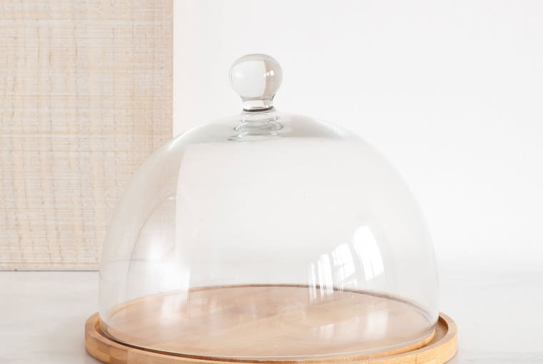 Zara Home - Milano Collection: drewniana taca ze szklanym kloszem. Cena: 179 zł. Zara Home, len, pościel z lnu, lniana pościel, lniany obrus, nowości