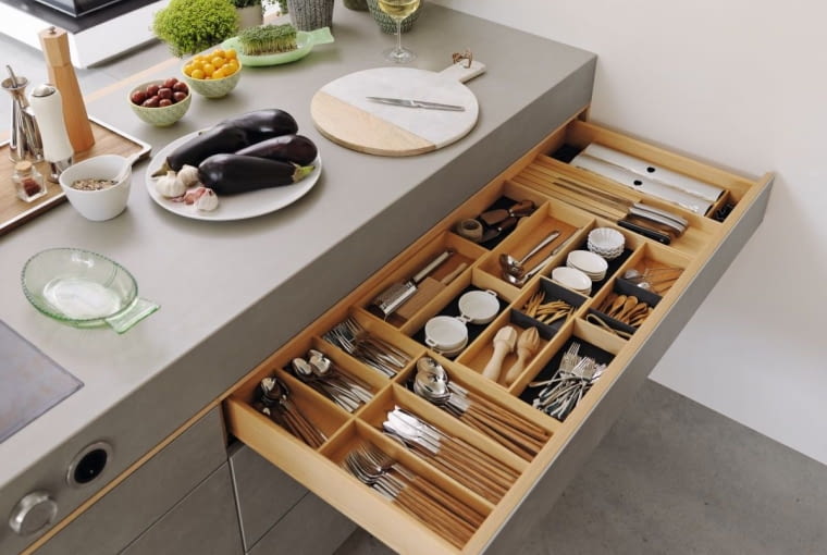Organizacja przechowywania w szufladzie kuchennej kuchnia na wymiar