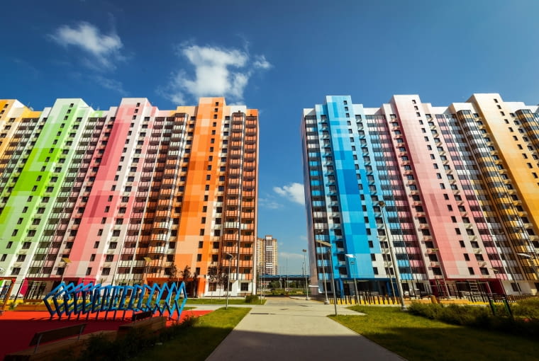 Metamorfoza osiedla z wielkiej płyty na osiedlu Dmitrowskaja Szosa w Moskwie. Metamorfoza osiedla z wielkiej płyty na osiedlu Dmitrovskoe Shosse w Moskwie.