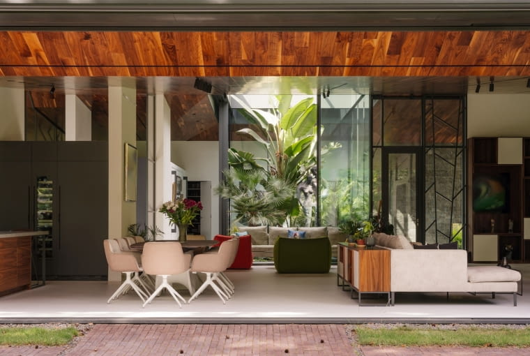 Dom w Konstancinie. Proj. Katarzyna Mach i Wojciech Kotecki Dom w Konstancinie. Proj. Katarzyna Mach i Wojciech Kotecki