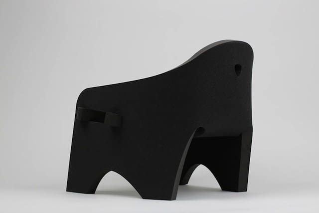 fotelik Owl; proj. Satoshi Itasaka fotelik Owl; proj. Satoshi Itasaka