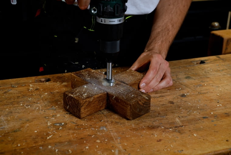 Wier cenie otworów w drewnie Wier cenie otworów w drewnie