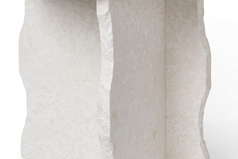 Stolik boczny Mineral Sculptural (Ferm Living), marmurowy, wys. 50 cm, 4196 zł, fabrykaform.pl