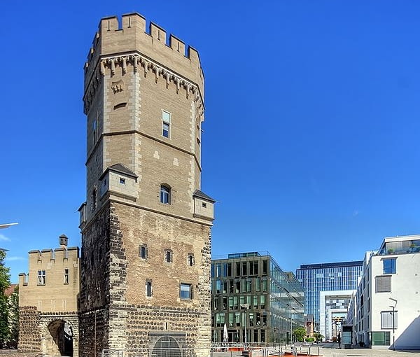 Kranhaus w Kolonii, czyli zespół biurowy, który wygląda jak zrealizowana idea Wygładzaczy Chmur El Lissitzky`ego niemcy, wieżowiec, biurowiec, budynek, realizacja