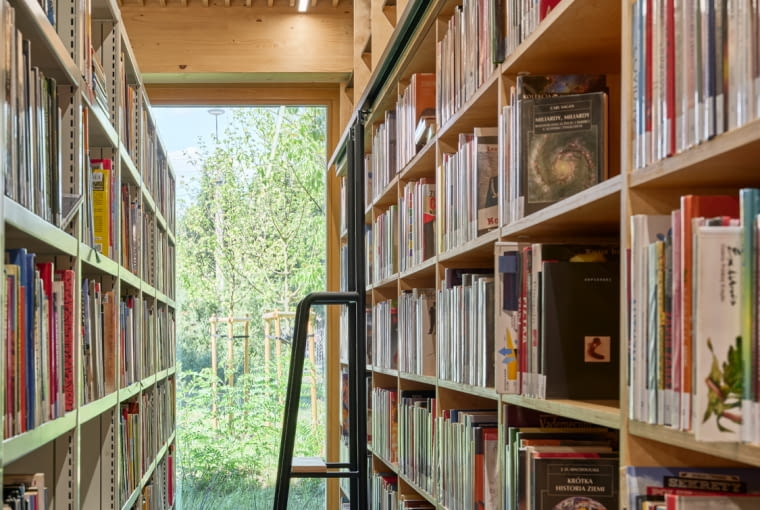 Biblioteka na warszawskiej Białołęce, przy ulicy Kłosowej 6A. Proj. AMBIENT