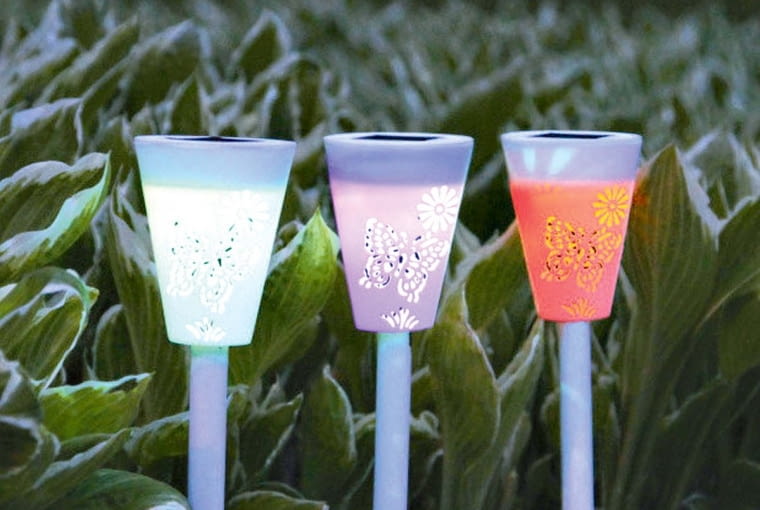 Lampa SolarEnergy Path Light/BONAMI. Oświetli ścieżki i przestrzeń wokół oczka. Cena: 42 zł, www.bonami.pl